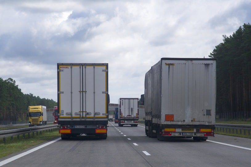 Ograniczenia wyprzedzania się ciężarówek Blog Transportowy